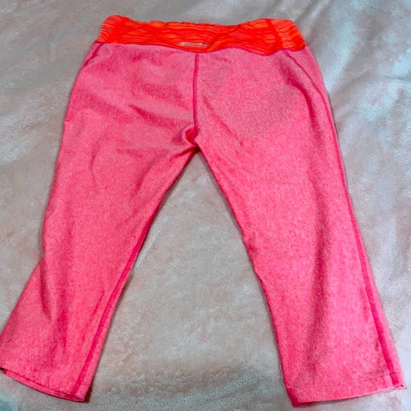 HEAT GEAR NEON UNDER ARMOUR WORK OUT GYM CAPRI LEGGINGS - Picture 5 of 6